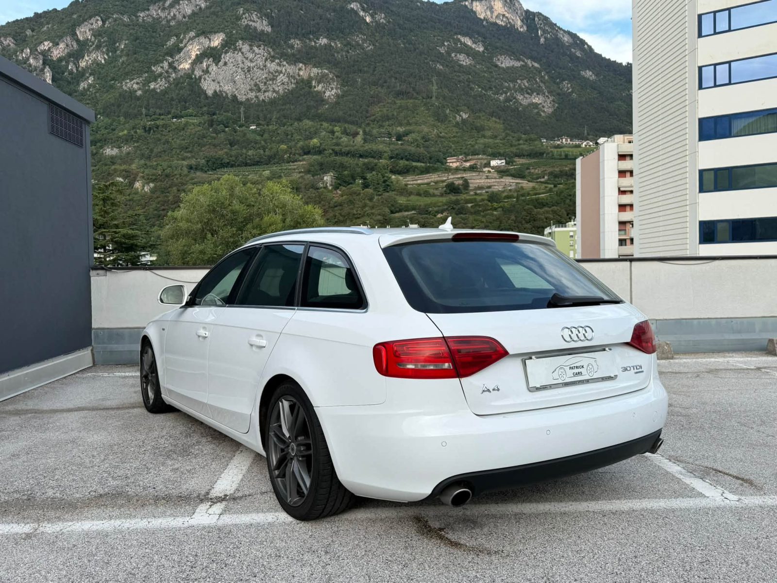 AUDI A4 S-line QUATTRO (4x4) 